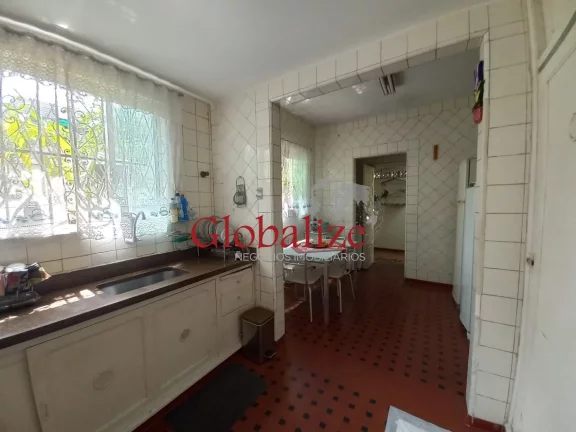 Imagem Sobrado 3 dormitórios com 1 suíte, 2 vagas de garagem, próximo ao Shopping Praiamar no bairro Aparecida em Santos por R$ 1.450.000,00