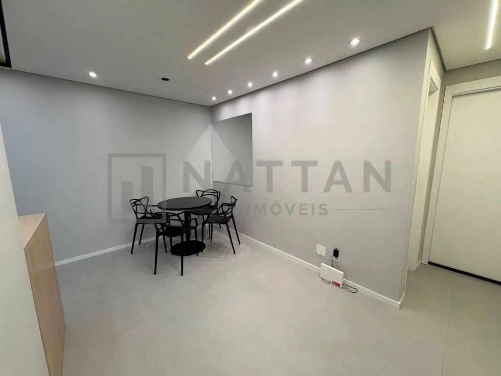 Imagem Apartamento com 2 dormitórios e suíte, 49,73 m², sacada e condomínio com piscina e academia