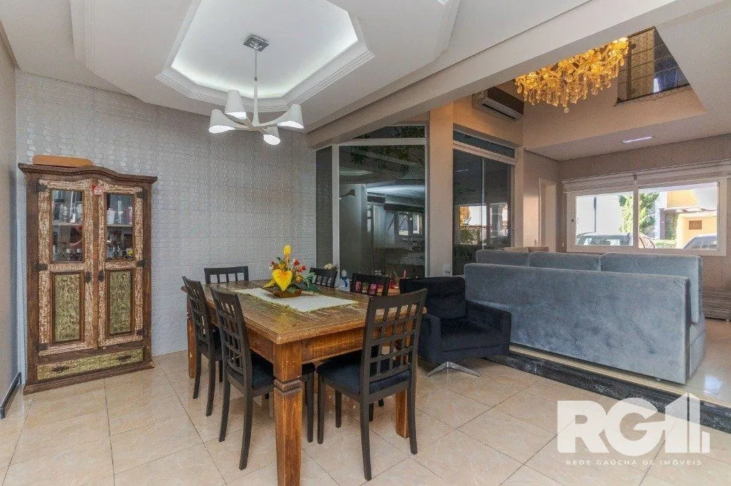 Imagem Casa em Condomínio com 3 Suítes, Espaço Gourmet e 5 Vagas de Garagem