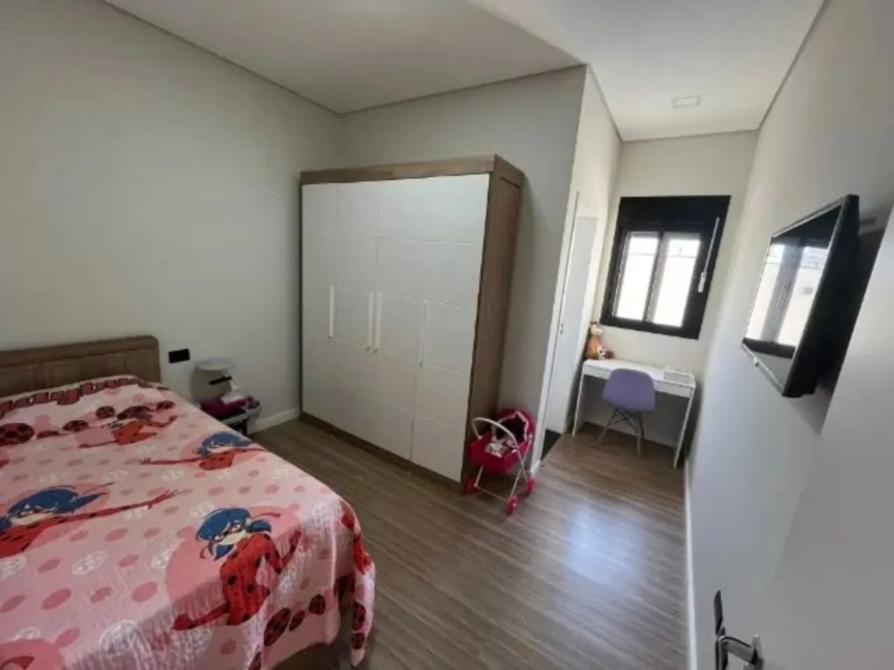 Imagem Casa em Condomínio de Luxo em Sorocaba-SP, 3 Quartos, 3 Suítes, 2 Salas, 5 Banheiros, 4 Vagas, 190m² no Wanel Ville.