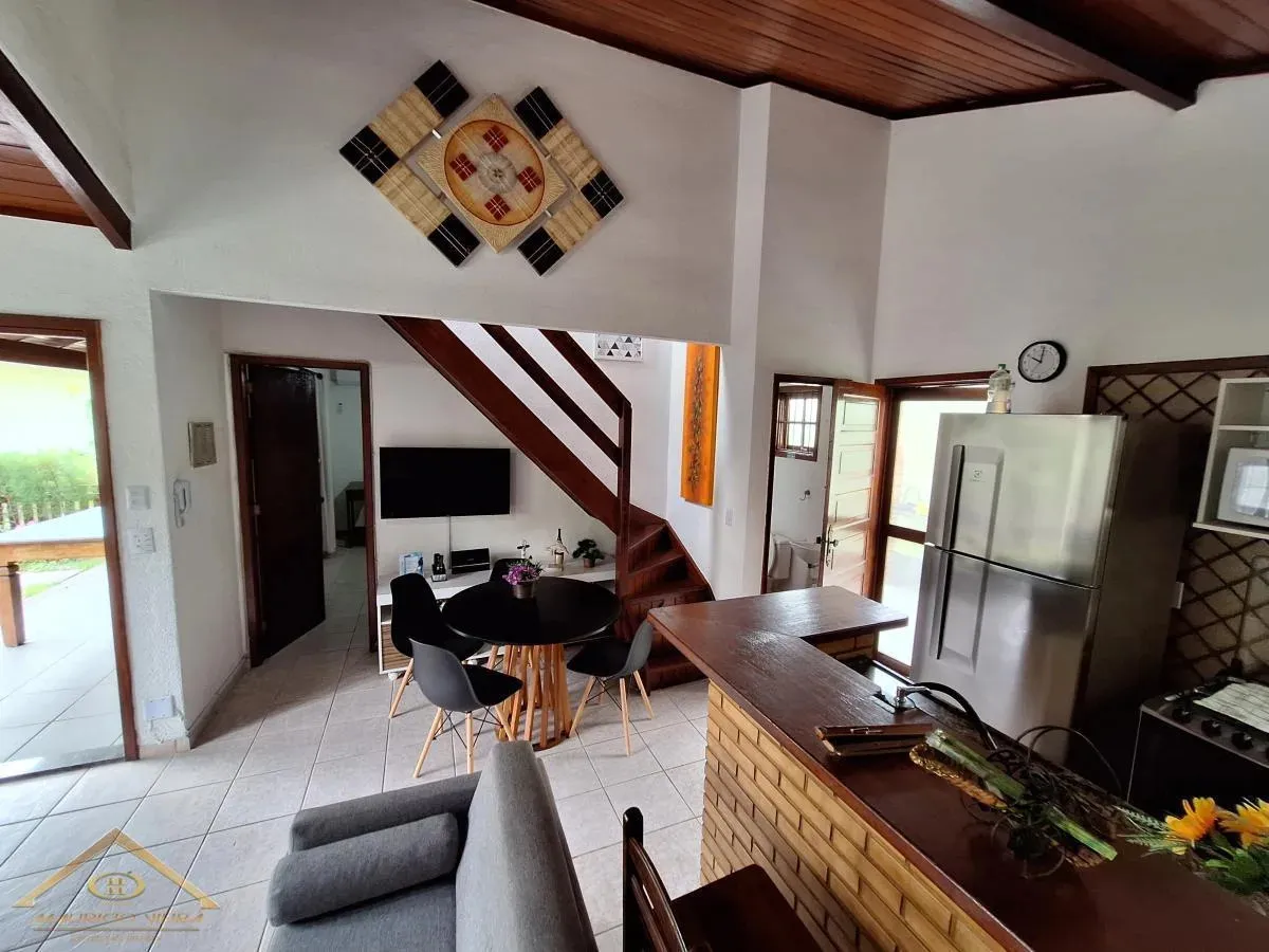 Imagem Casa em Condomínio para Venda em Cabo Frio / RJ no bairro Peró