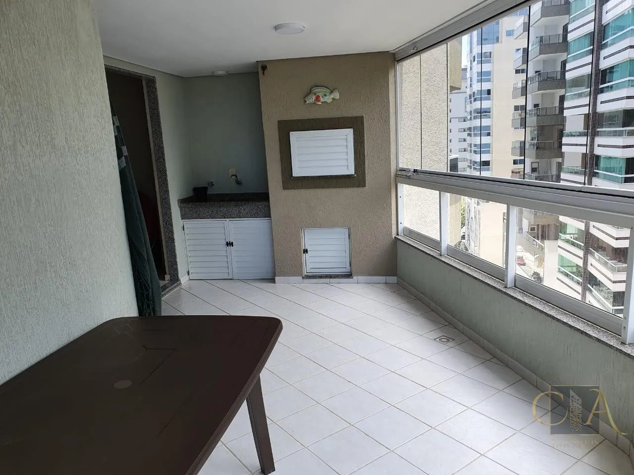 Imagem Apartamento para Temporada em Itapema, Meia Praia, 3 dormitórios, 1 suíte, 2 banheiros, 1 vaga