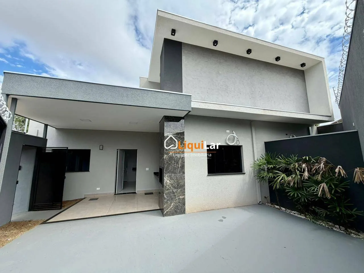 Imagem Casa à Venda no Bairro Tiradentes com 3 Quartos, Suíte e Área Gourmet Próxima à Lagoa Itatiaia