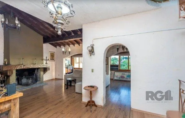Imagem Casa no Bairro Vila Assunção com 4 dormitórios sendo 1 suíte e vista para o Guaíba