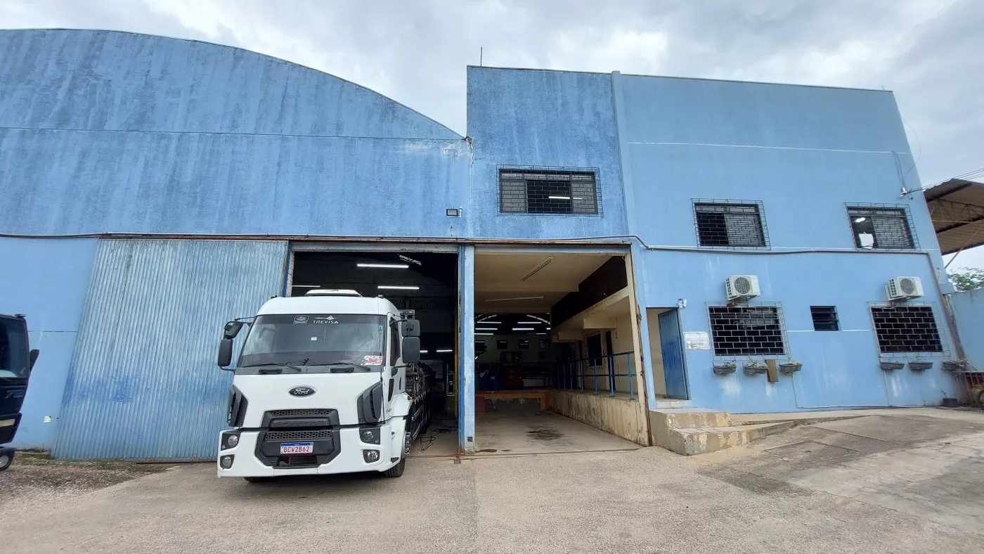 Imagem Barracão industrial 2500 m2 em Curitiba. Bairro Boqueirão