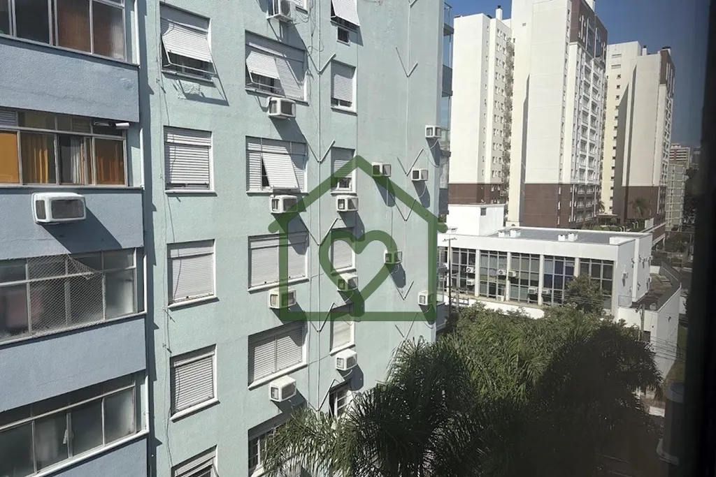 Imagem Sala comercial com 28m² privativos, localizada no 6º andar, em prédio com elevador e portaria, ga...