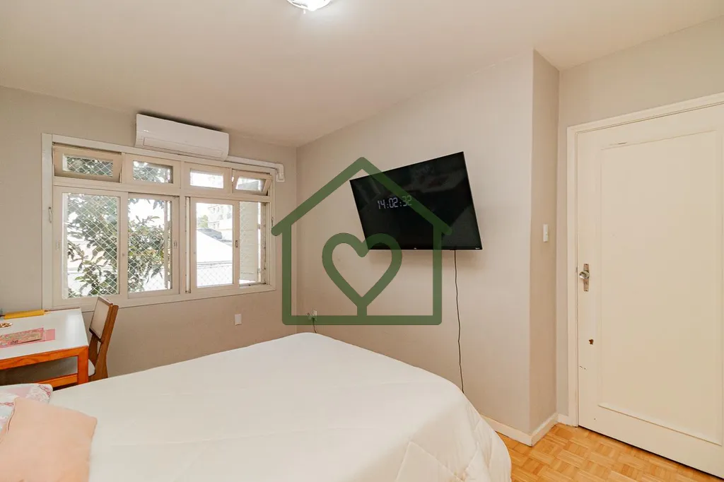 Imagem Apartamento de 3 dormitórios com dependência de empregada, com 89m² privativos, localizado no cha...