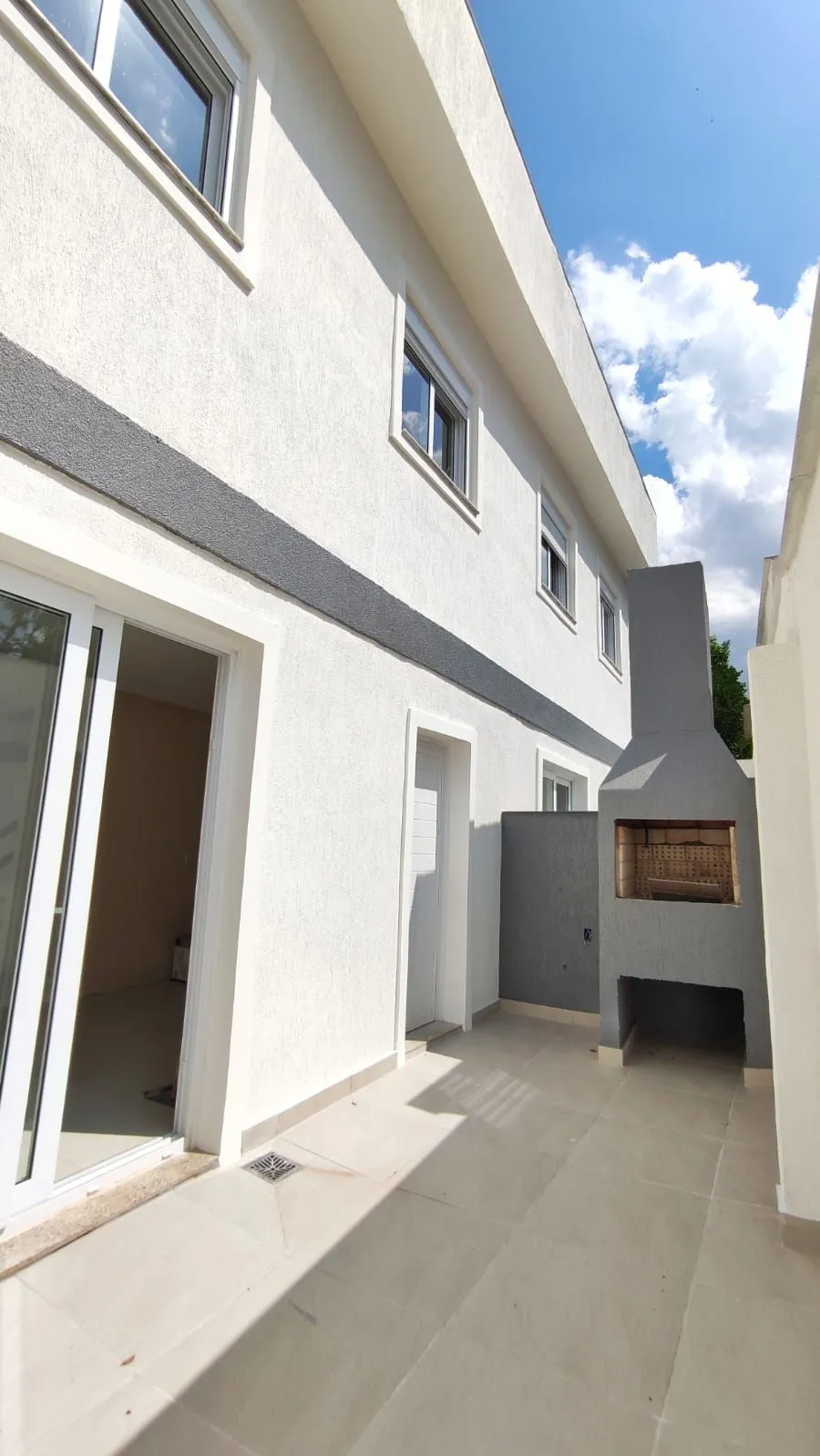 Imagem Sobrado 3 dormitórios com suíte à venda no Vila Ipiranga Porto Alegre R$ 820.000