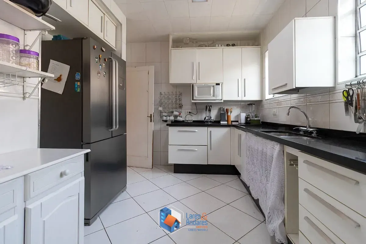 Imagem Sobrado para venda em Planalto Paulista com 4 quartos, sendo 1 suíte, 205m²