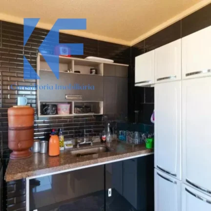 Imagem Apartamento confortável com 51m² no 4° andar, sendo 2 dormitórios, sala, cozinha, banheiro social, área de serviços, vaga de garagem coberta.