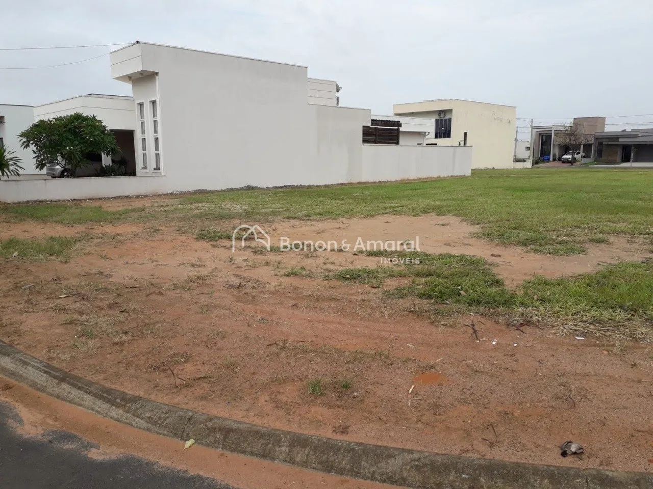 Foto do imóvel Lote com 342 m² à venda no Condomínio Campos do Conde II em Avenida José Puccinelli, 1240 - Cascata, Paulínia - SP