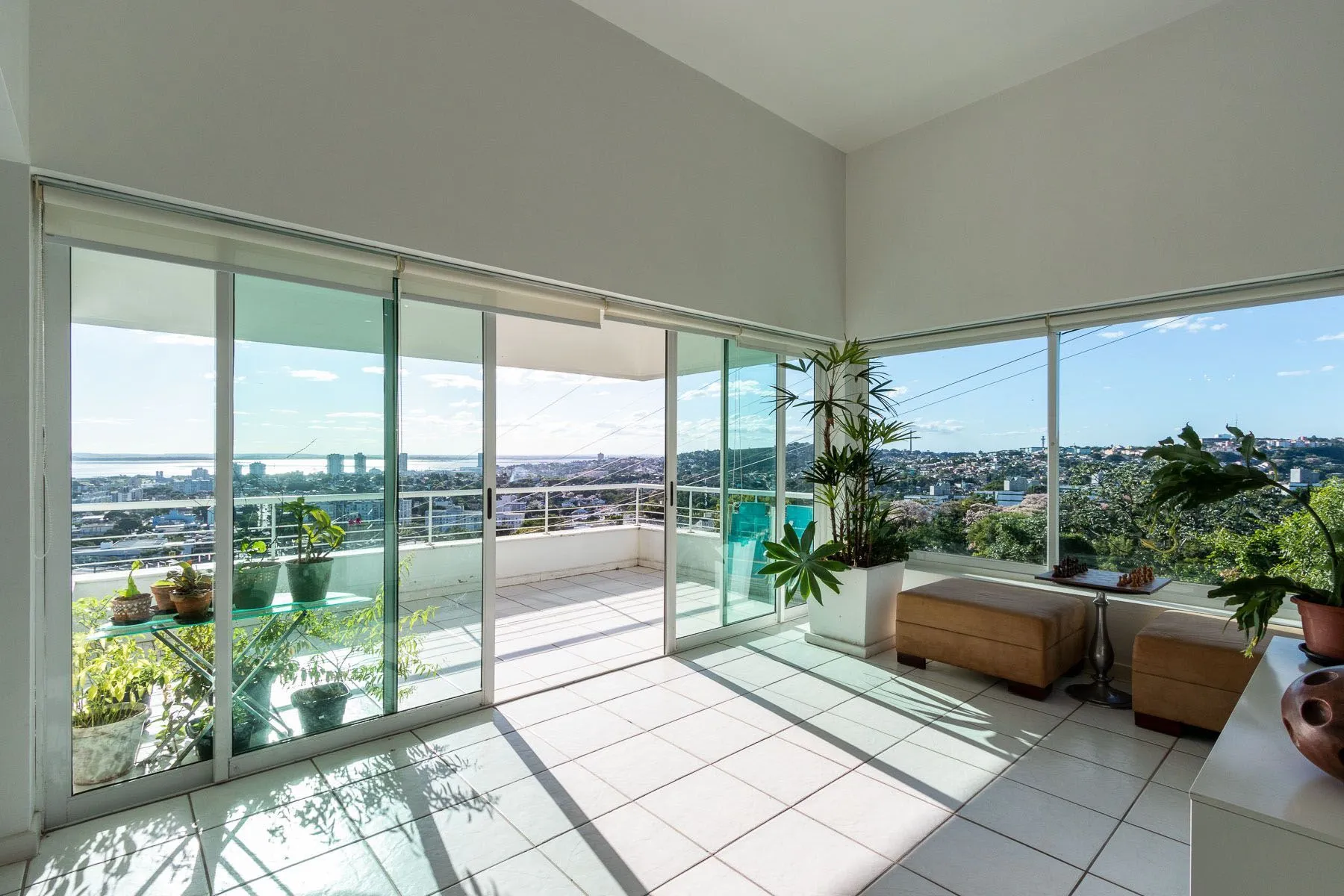 Imagem Casa para Venda - 470m², 3 dormitórios, sendo 1 suites, 6 vagas - Nonoai