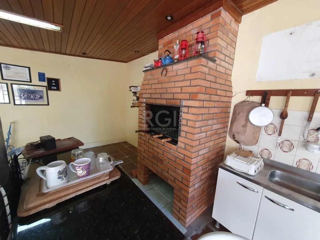 Imagem Casa para Venda - 250m², 4 dormitórios, sendo 1 suites, 4 vagas - Centro