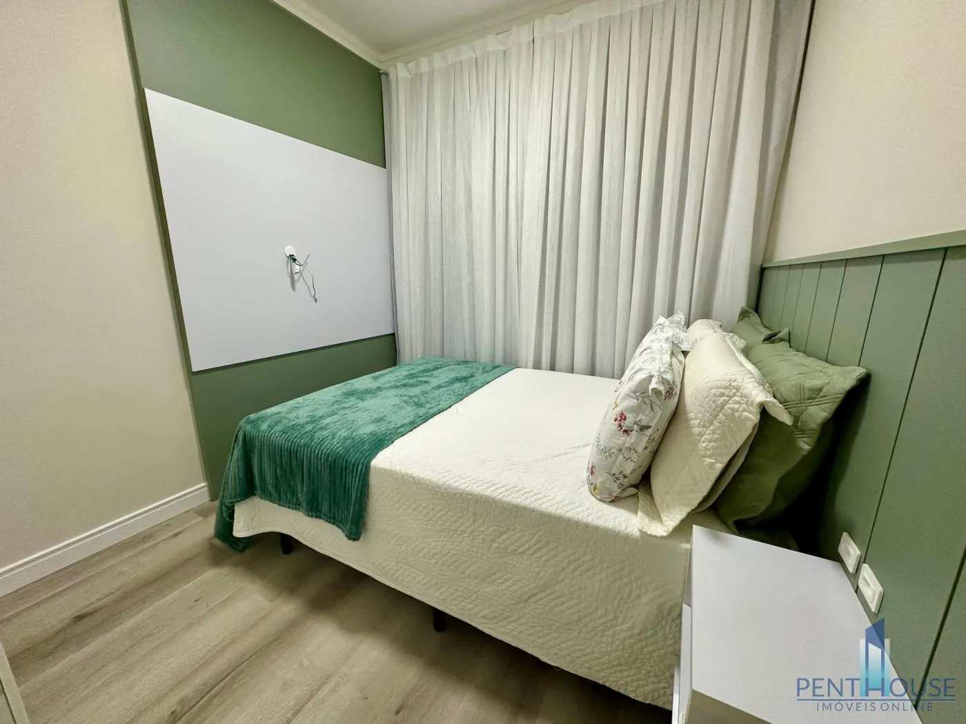 Imagem Apartamento Quadra Mar para Venda em Balneário Camboriú, CENTRO, 2 dormitórios, 1 banheiro, 1 vaga