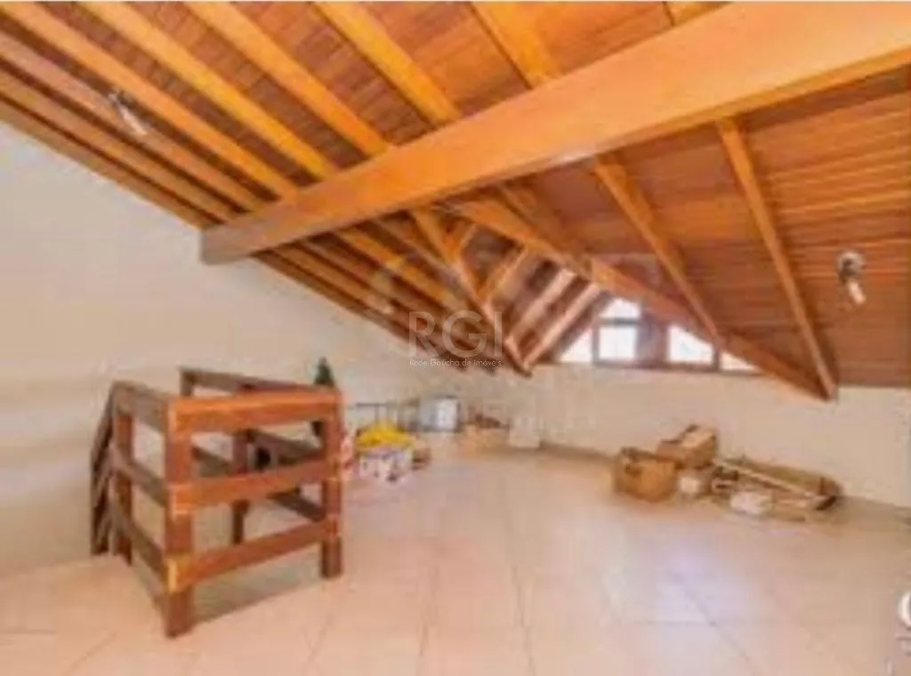 Imagem Sobrado para Venda - 204m², 3 dormitórios, sendo 1 suites, 2 vagas - Sarandi