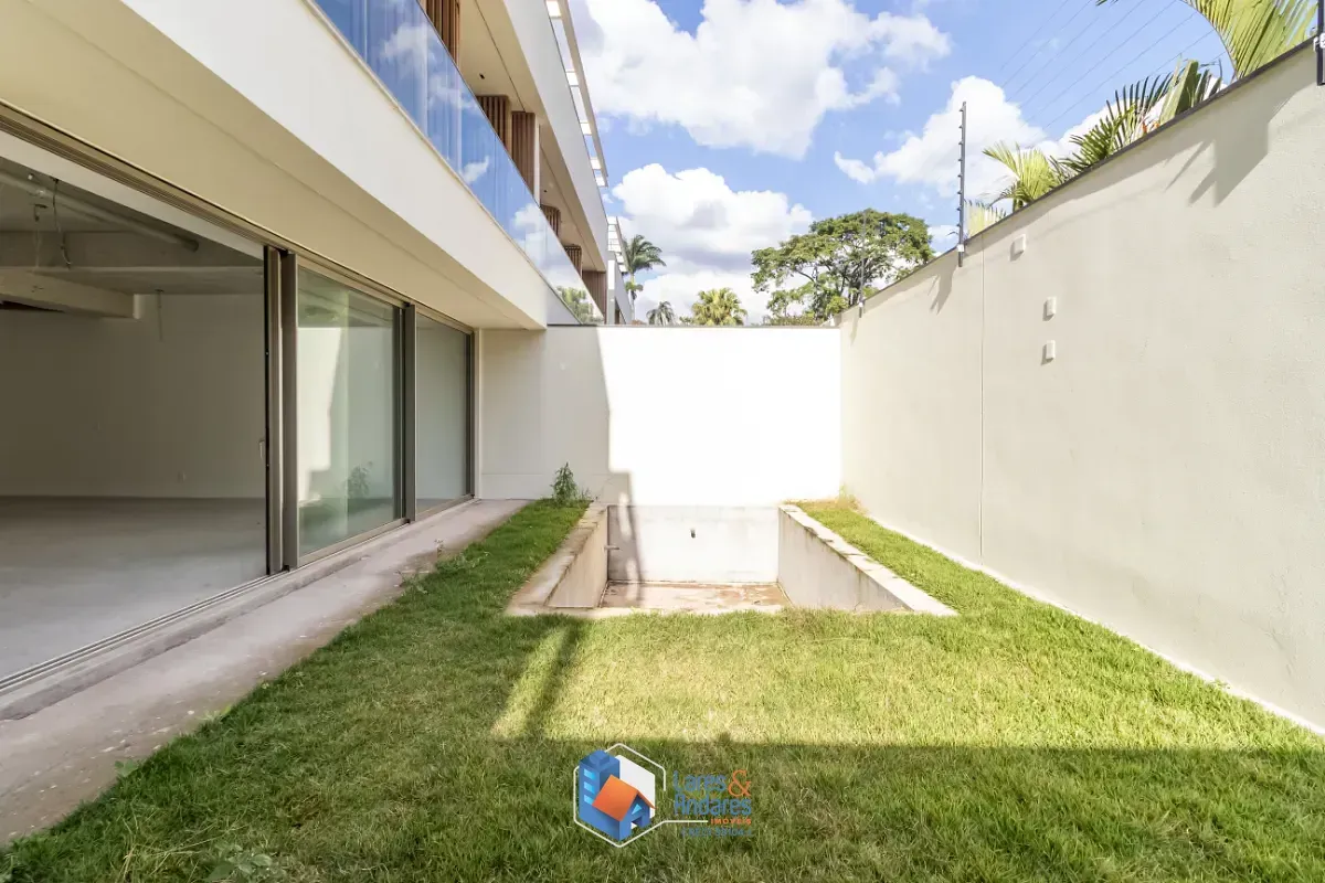 Imagem Casa no condomínio CONDOMÍNIO KINÁ ALTO DE PINHEIROS para venda com 4 quartos, sendo 4 suítes, 584m²
