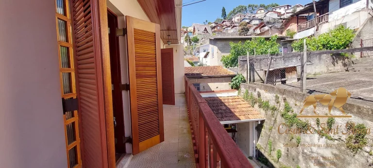Imagem Linda casa com 04 dormitórios em Campos do Jordão! Oportunidade