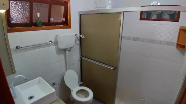 Imagem Casa espaçosa no centro de Garopaba-SC: 4 quartos, 3 salas e localização privilegiada!