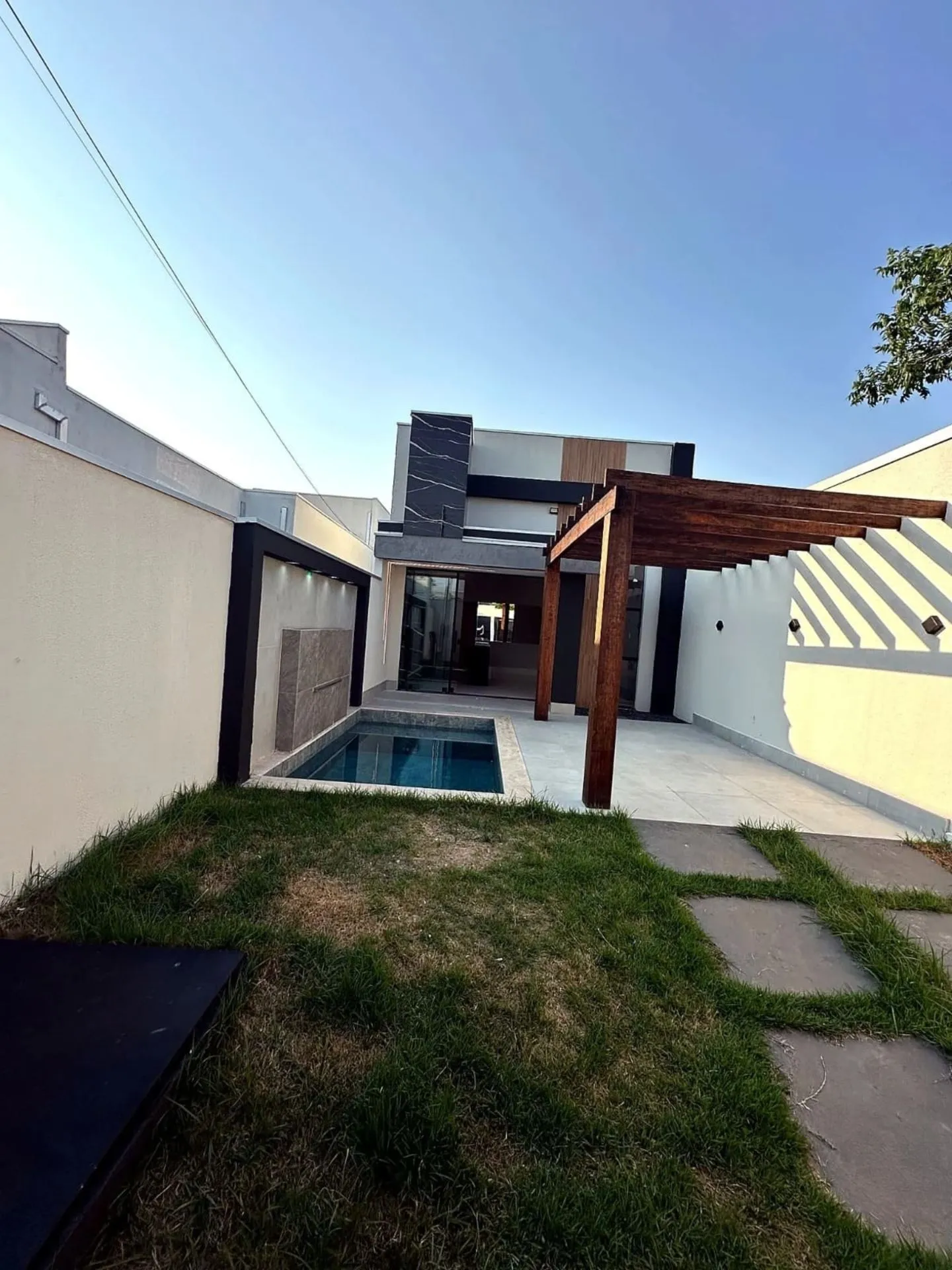 Imagem Casa com 3 quartos e 1 suíte em Jardim Universitário - Cuiabá