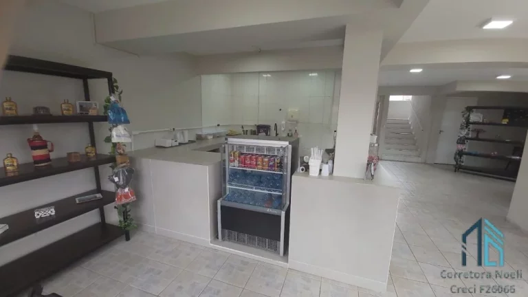 Imagem Imóvel comercial com estacionamento a venda, no Jardim Botânico em Curitiba PR