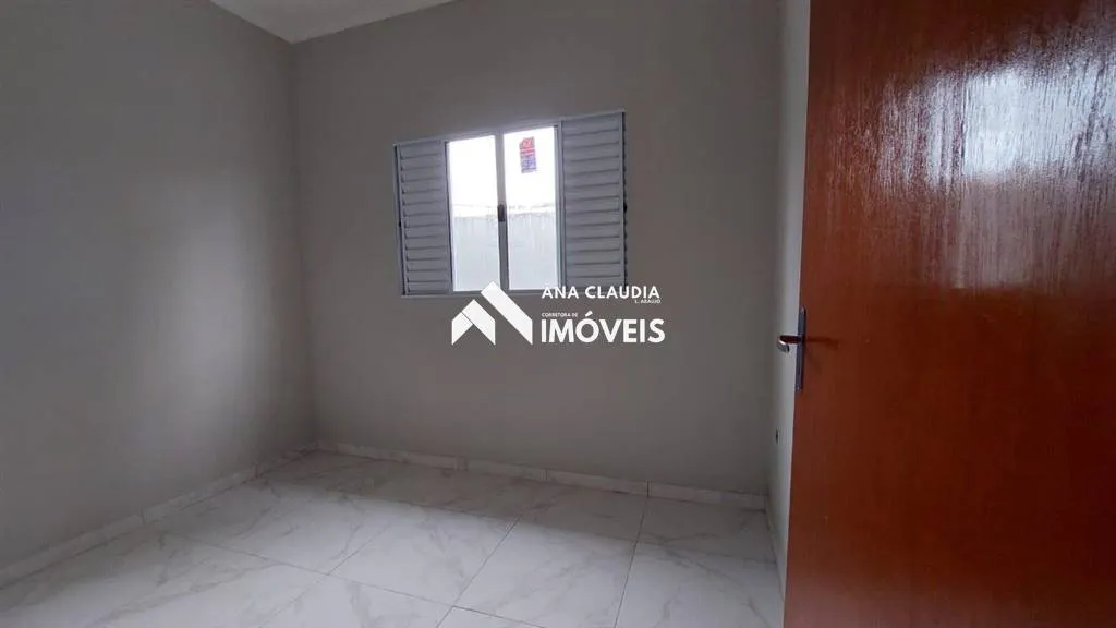 Imagem Casa nova com piscina na praia de Itanhaém, 400 metros da Av. marginal lado serra.