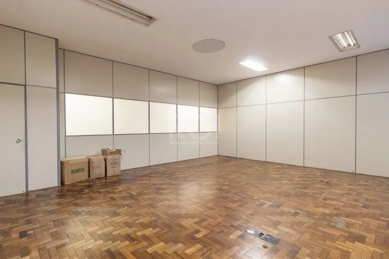 Imagem MÁFFER IMÓVEIS ALUGA SALA COMERCIAL - RUA URUGUAI, 277 | CENTRO - POA Área privativa: 333,61 m²