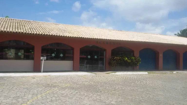 Imagem Village 3 Quartos Nascente com Vista Verde à Beira do Rio Joanes - Lazer Completo!"