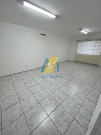 Imagem Galpão Corporativo com Pé-Direito Alto e Estrutura Completa