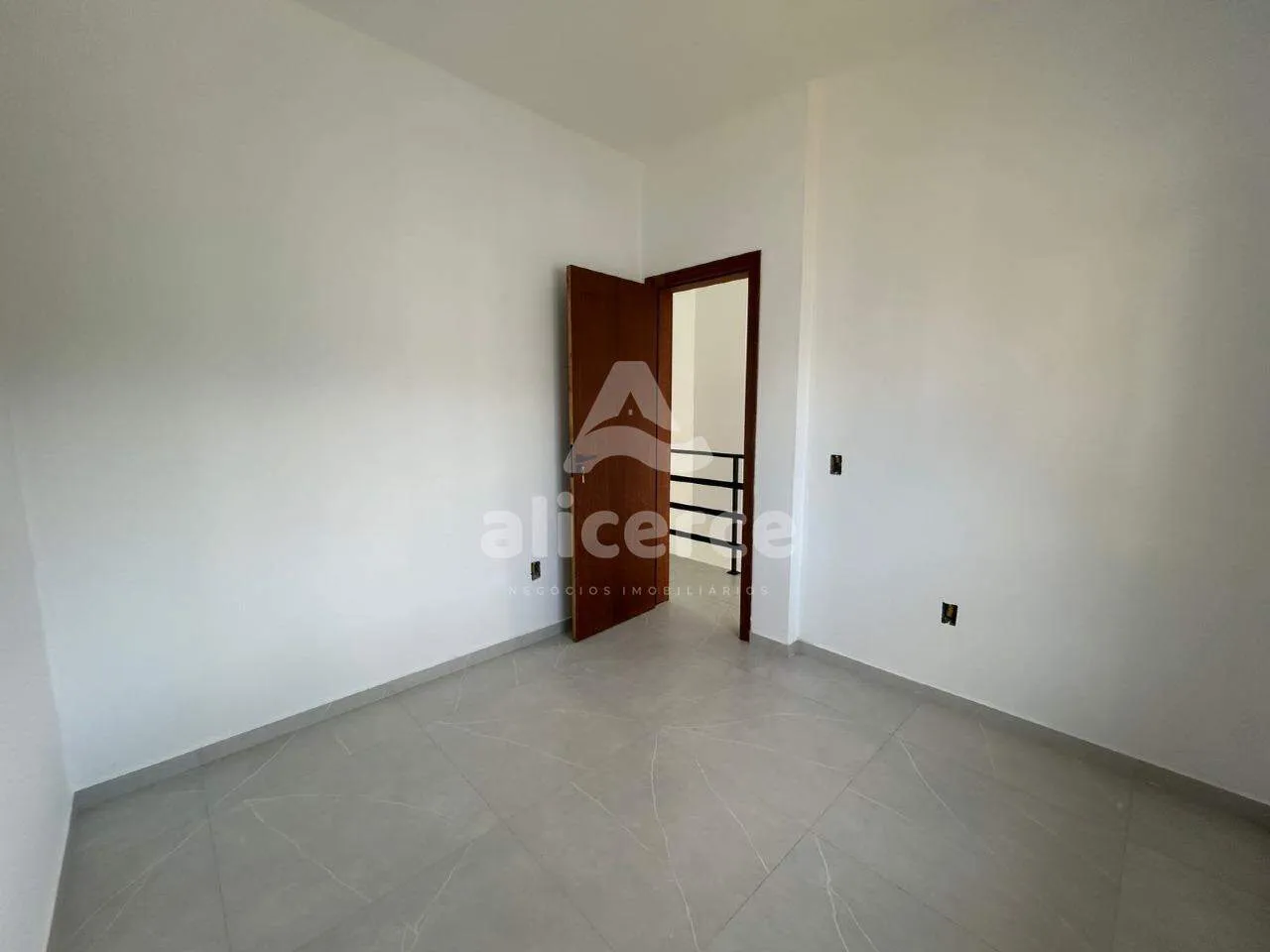 Imagem Sobrado à venda com 2 quartos , 47m² em Bela Vista Palhoça