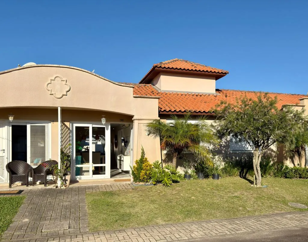 Foto do imóvel: Casa 3 Dormitórios - Bairro Noiva do Mar em Rua palmital