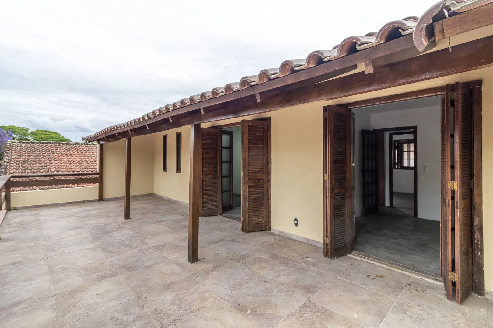 Imagem Casa no bairro Sarandi com 4 dormitórios e 4 vagas