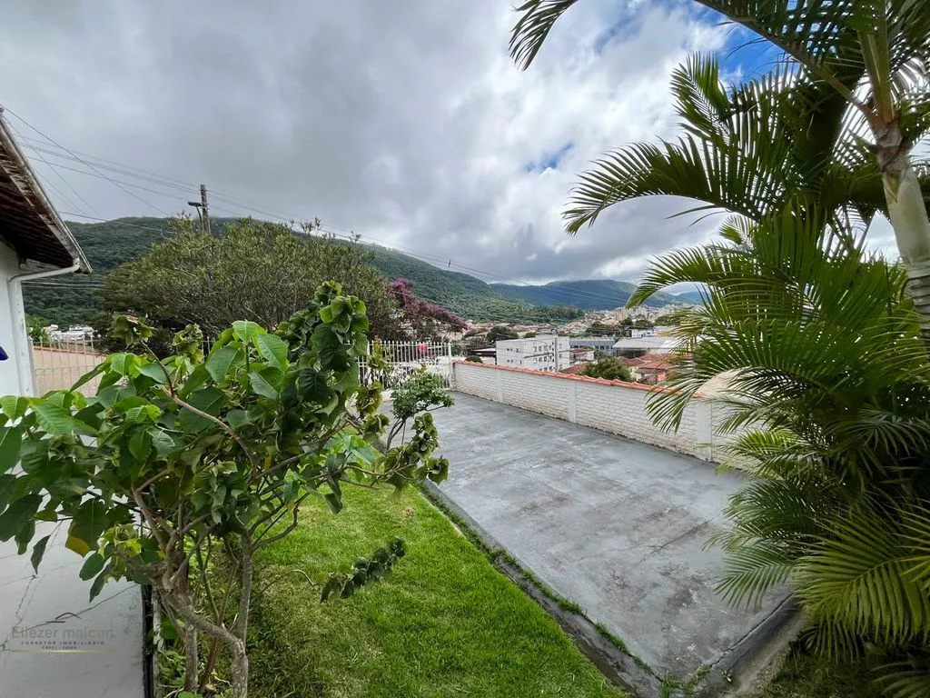 Imagem Casa com quintal a venda no bairro São Geraldo em Poços de Caldas - mg