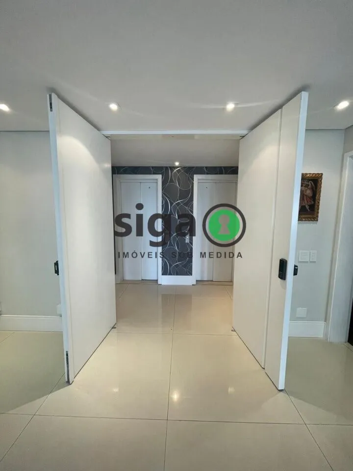 Imagem 370m² de Sofisticação com 4 Suítes, 5 Vagas e Vista Privilegiada no Campo Belo.