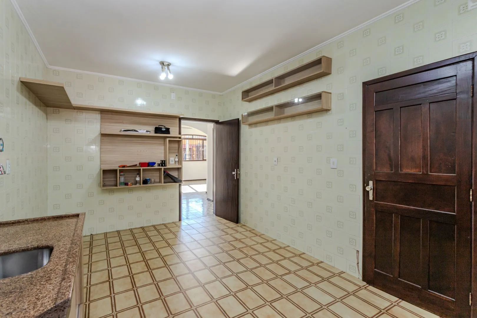 Imagem Casa no Partenon com 4 dormitórios e 4 vagas DESOCUPADA