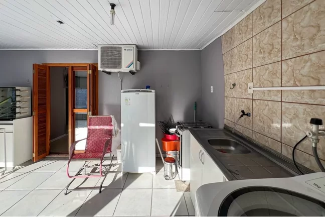 Imagem Casa para venda no bairro Guajuviras em Canoas
