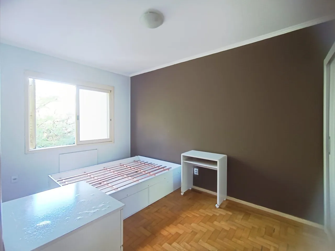 Imagem Apartamento de 2 dormitórios para locação no bairro Menino Deus, na Rua Barão do Gravataí. Um i...