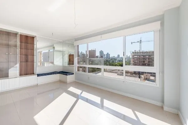 Imagem Vende-se apartamento com 2 quartos (1 suíte), 74m² e 2 vagas - Petrópolis