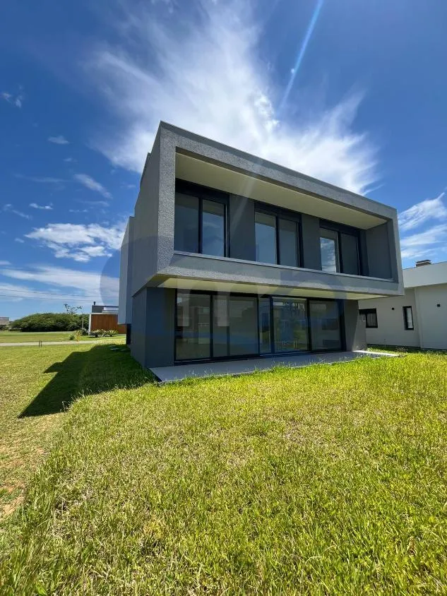 Imagem Casa Nova de Alto Padrao com 4 Suites no Reserva das Aguas - Torres/RS