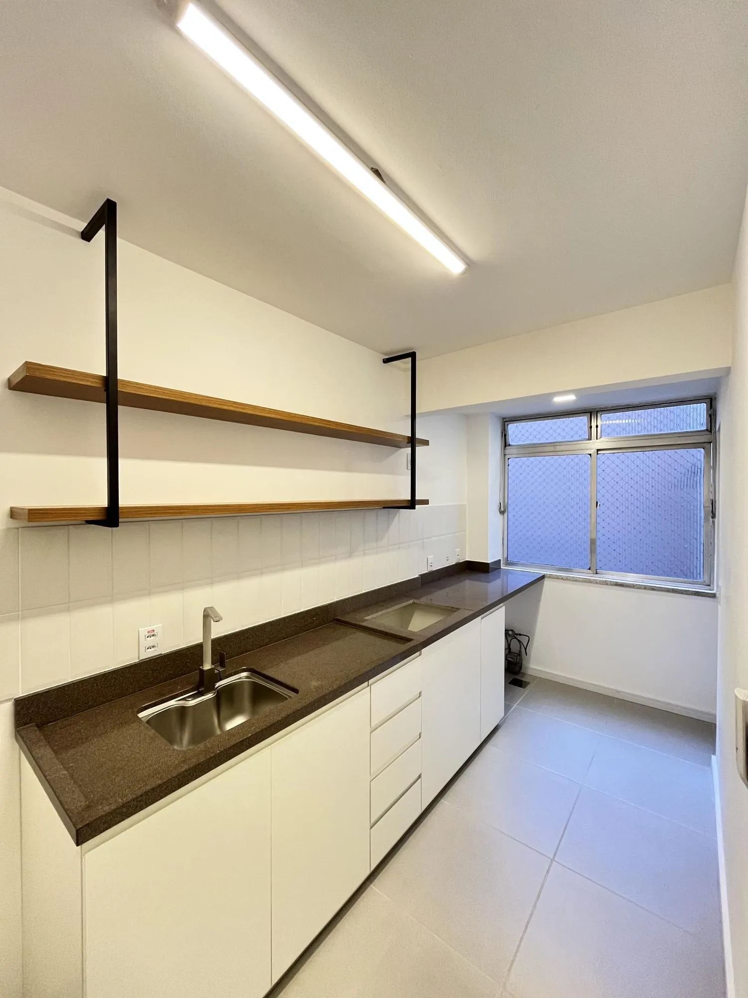 Imagem Apartamento de 2 quartos, suíte e 1 vaga de garagem no bairro Bom Fim em POA