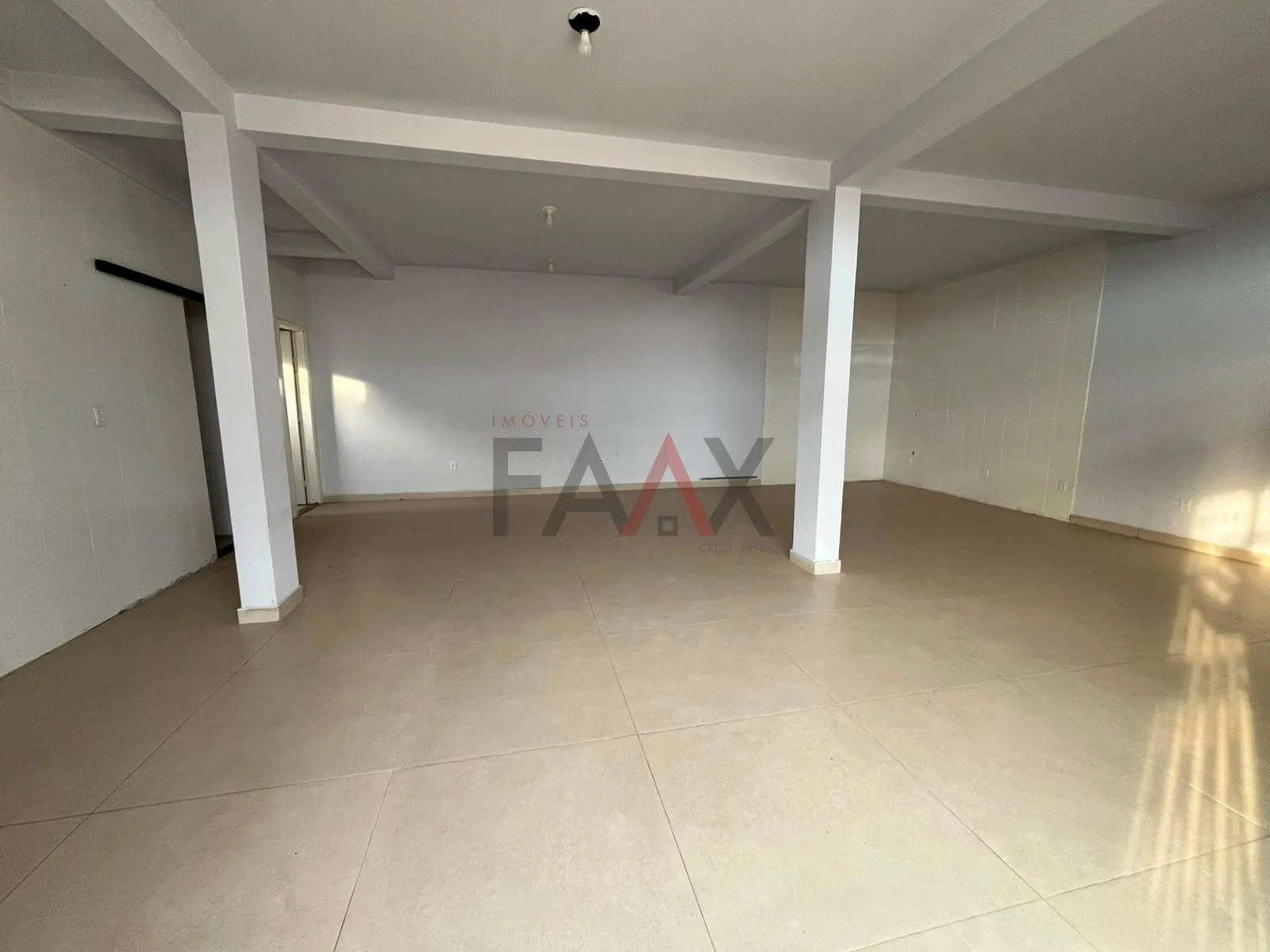 Imagem Sala Comercial 65m² na Santa Cruz com Estacionamento Próximo a Faculdades