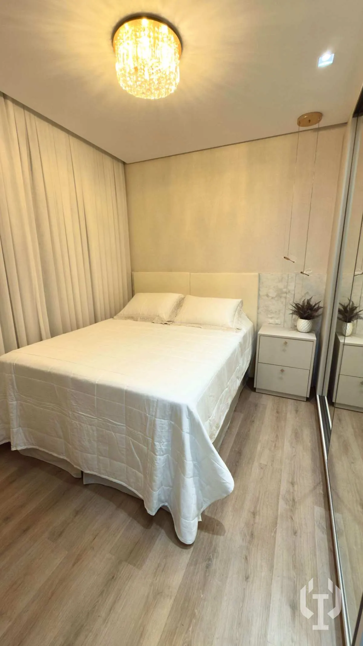 Imagem Apartamento San Lorenzo Dallo à venda, com 4 suítes, 4 vagas e finamente mobiliado no centro de Itapema