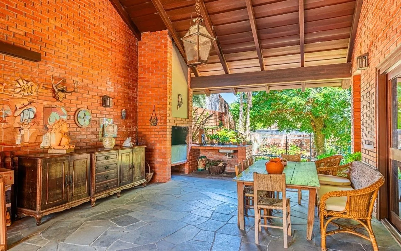 Imagem Casa com amplo terreno e grande área verde à venda no Jardim Isabel