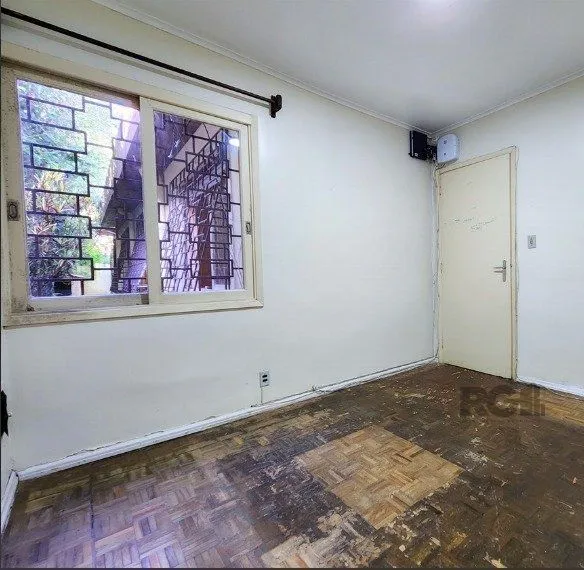 Imagem Terreno à venda no bairro Menino Deus em Porto Alegre, com 15,50 X 31,00
