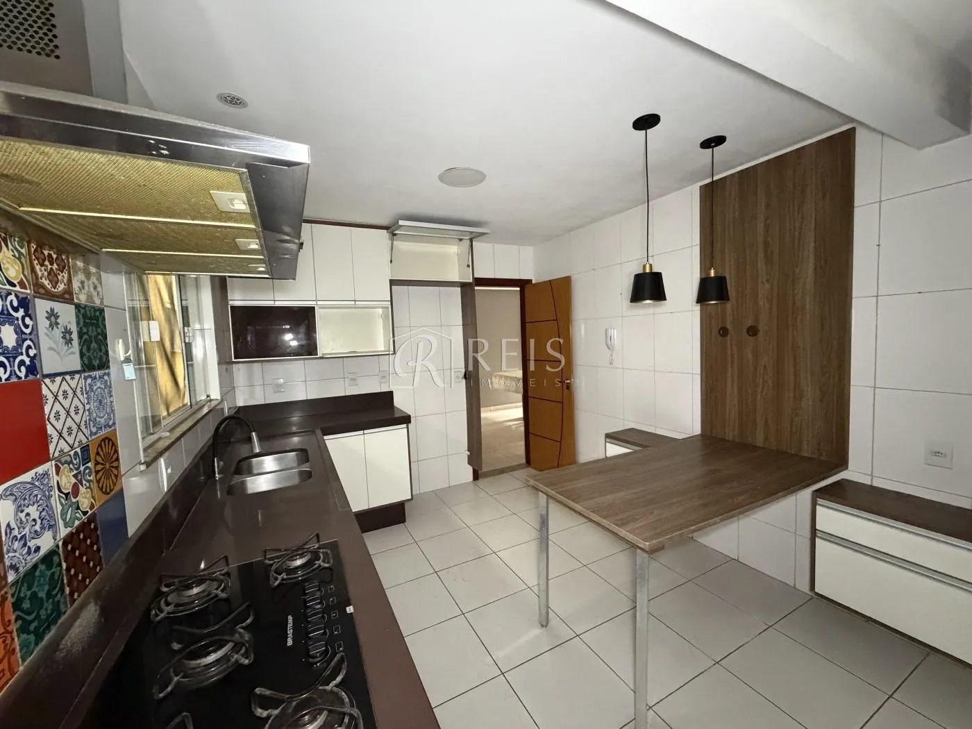 Imagem Casa para Venda em Rio das Ostras, Chácara Mariléa, 3 dormitórios, 1 suíte, 4 banheiros, 2 vagas