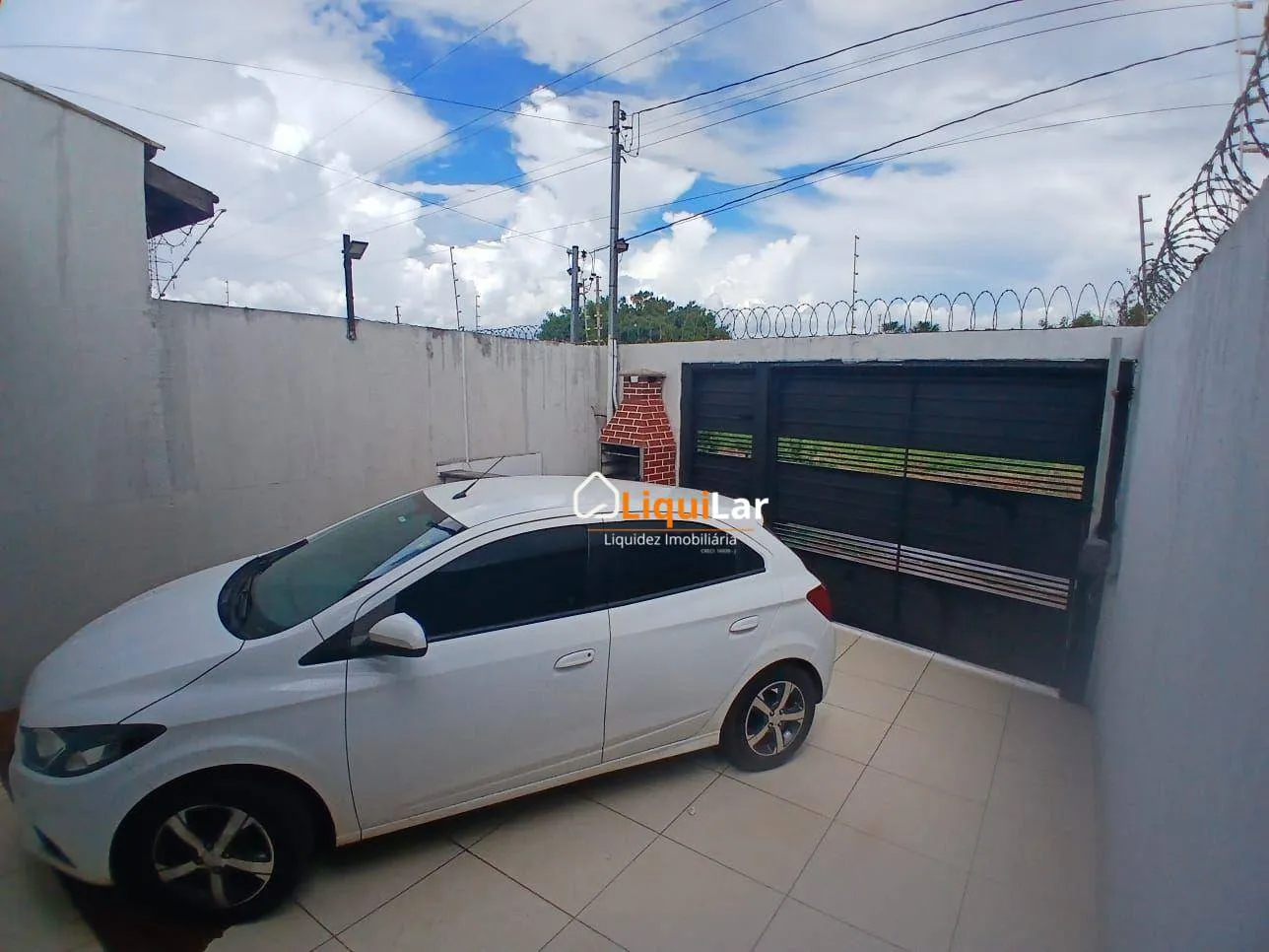 Imagem Casa à Venda Próxima à Avenida Lúdio Martins Coelho com Suíte, Energia Fotovoltaica e Acabamento de Primeira
