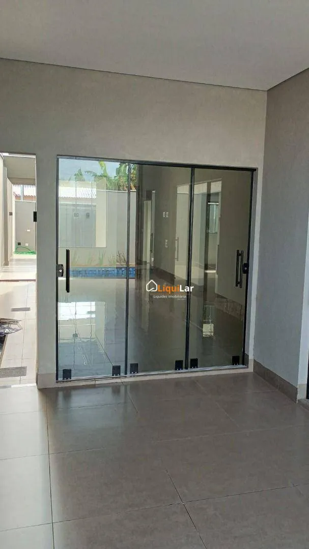 Imagem Casa Térrea à Venda no Rita Vieira com Piscina, Pé-Direito Duplo, Suíte e Área Gourmet