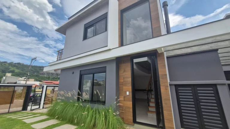 Imagem Casa de 3 quartos no Condomínio Bellaterra em Garopaba-SC! Aproveite essa oportunidade única!