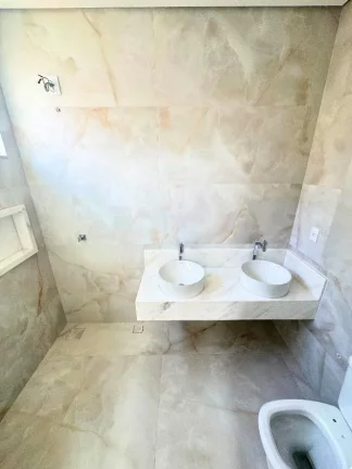 Imagem Casa duplex de alto padrão em condomínio fechado Lagoa Silvana.