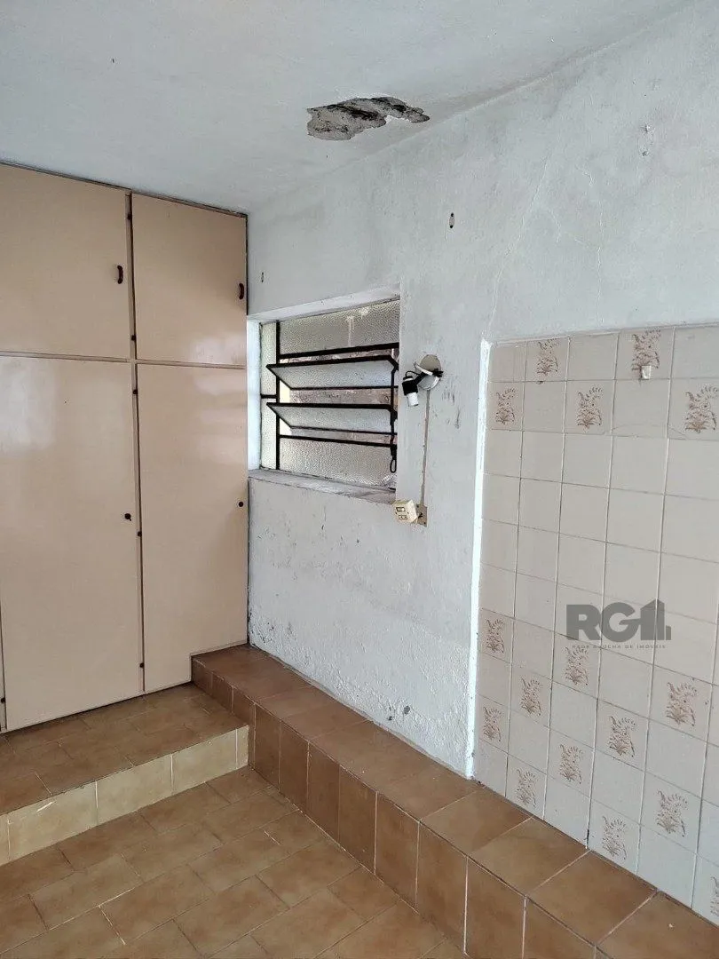 Imagem Casa para Venda - 247.37m², 4 dormitórios, 4 vagas - Partenon