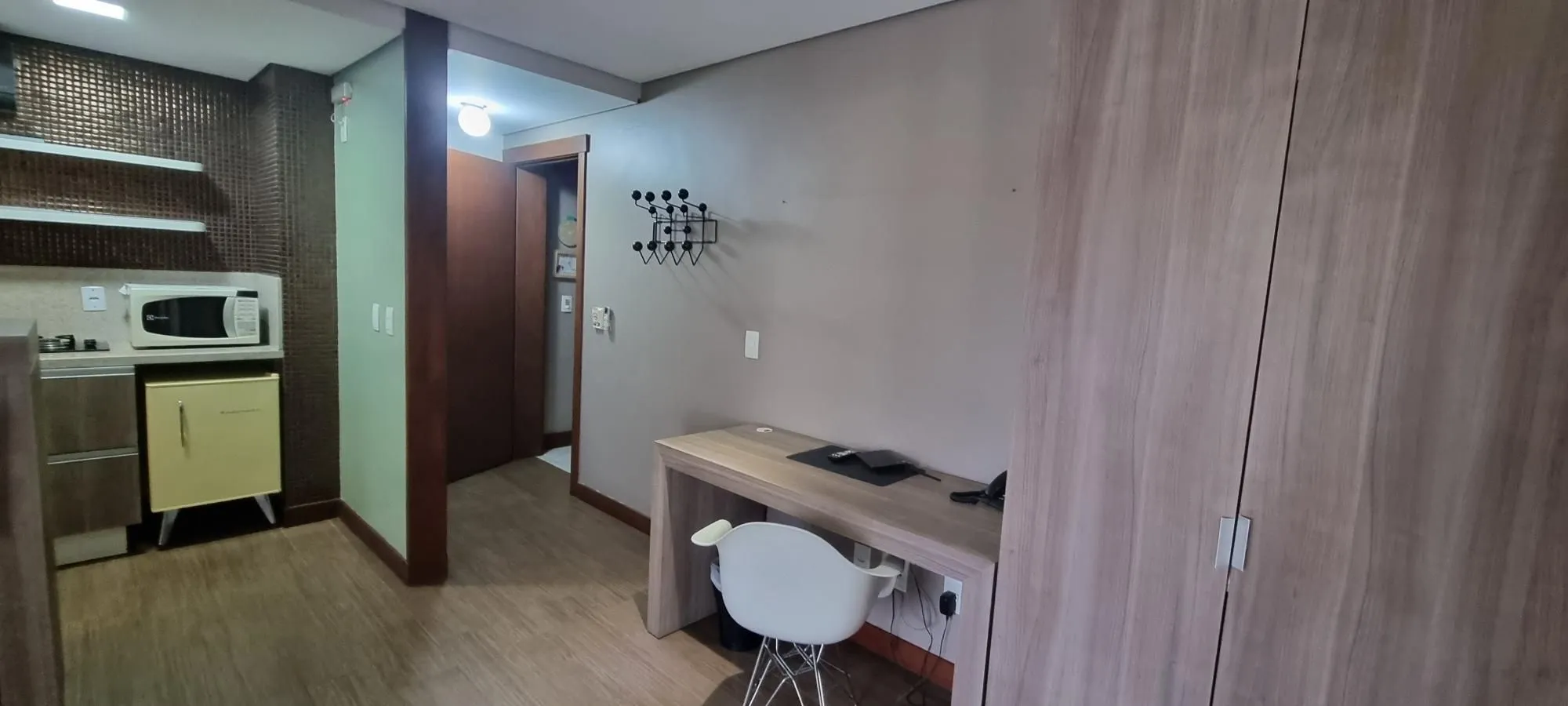 Imagem Apartamento tipo estúdio, mobiliado completo, no coração do Bairro Moinhos de Vento.